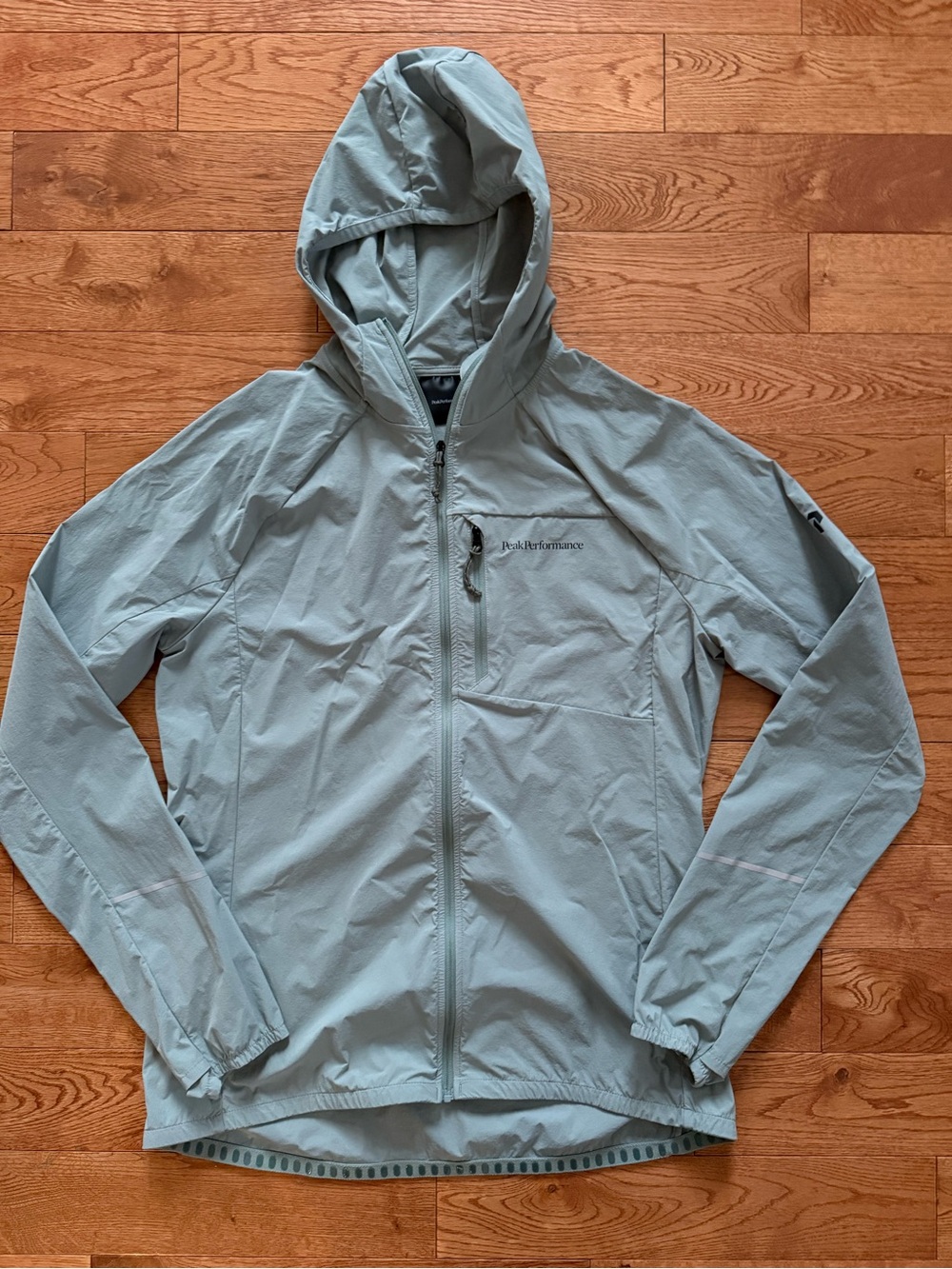 Peak performance size small lightweight jacket